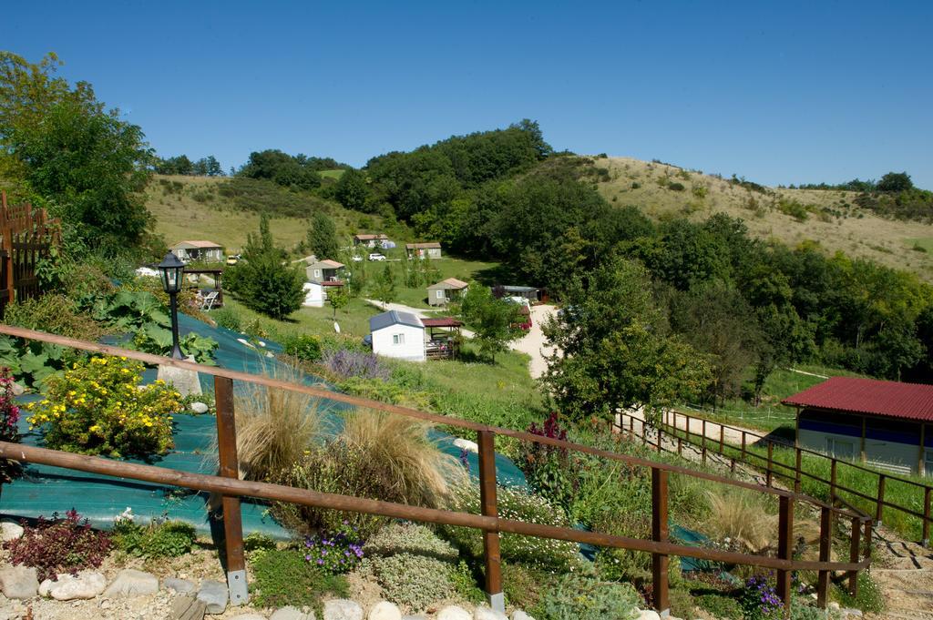 Отель Le Bourdieu Durfort  Экстерьер фото