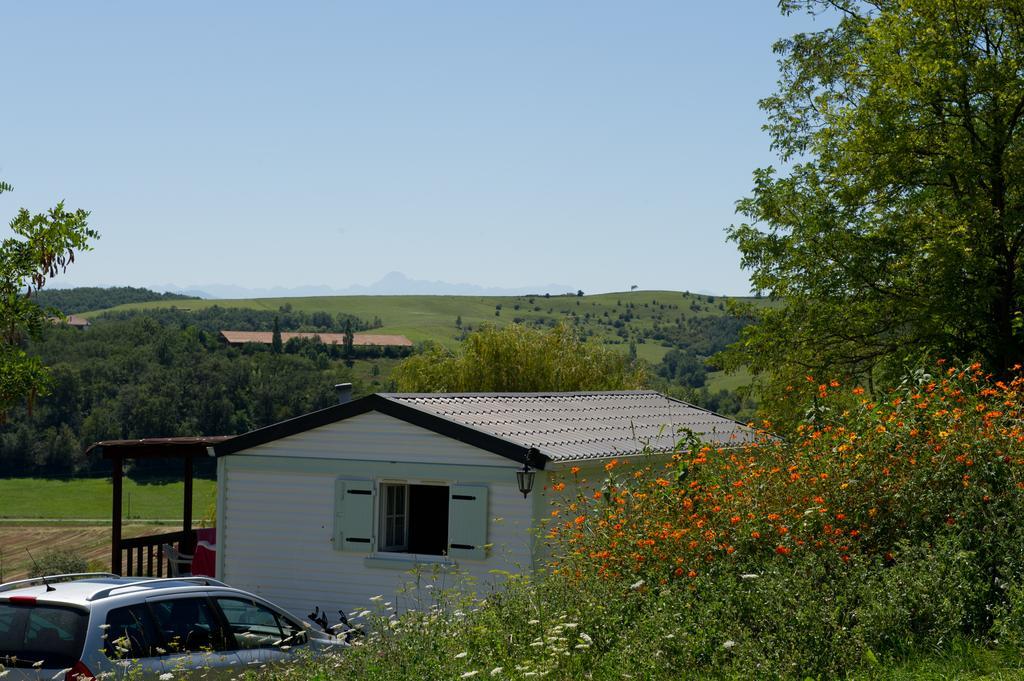 Отель Le Bourdieu Durfort  Экстерьер фото