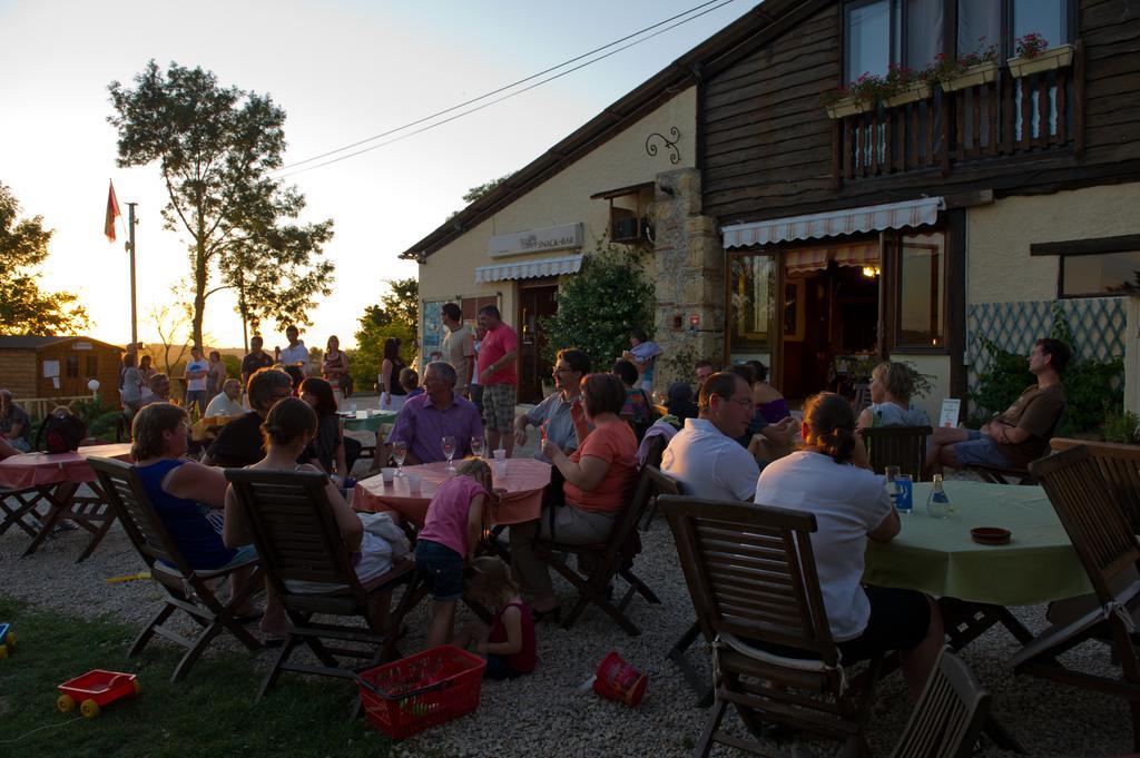 Отель Le Bourdieu Durfort  Экстерьер фото