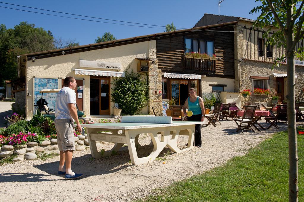Отель Le Bourdieu Durfort  Экстерьер фото