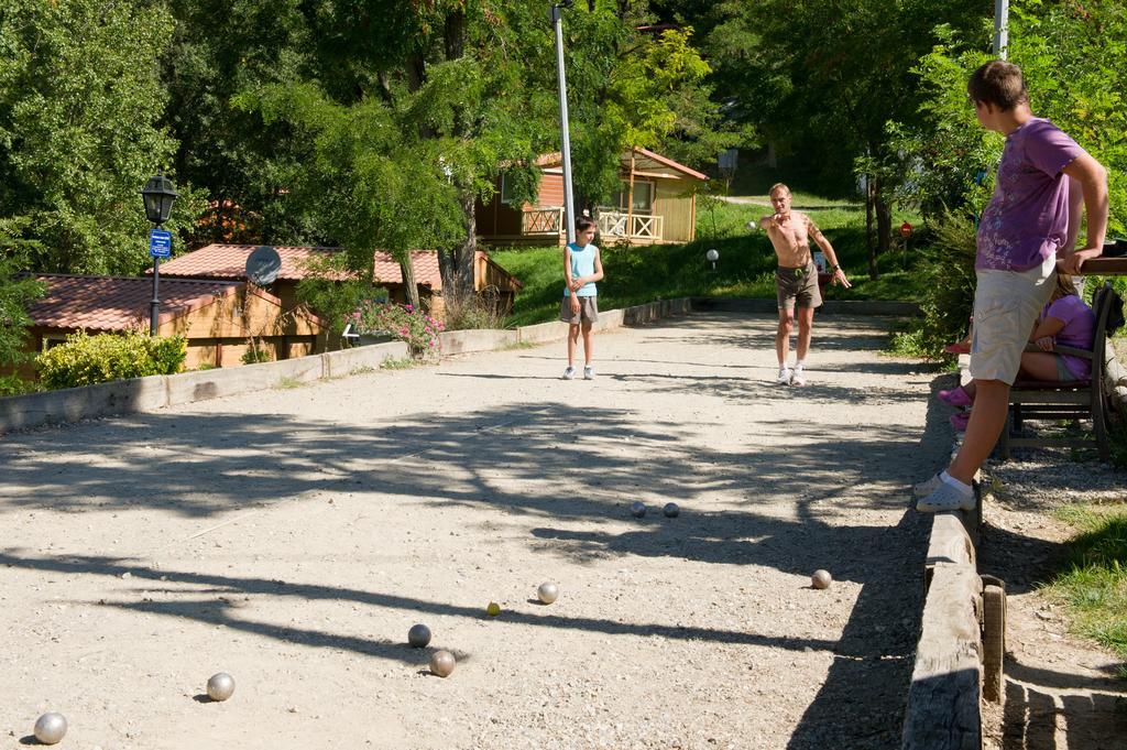 Отель Le Bourdieu Durfort  Экстерьер фото
