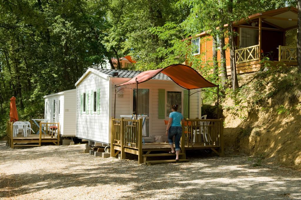 Отель Le Bourdieu Durfort  Экстерьер фото